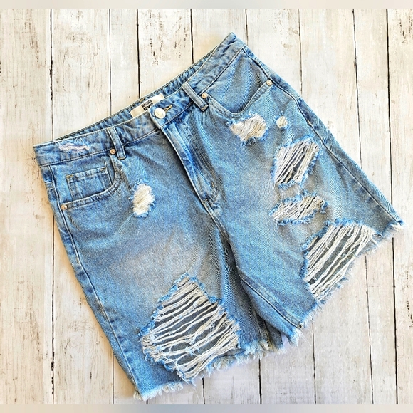 Madden NYC Lightwash Blue Denim Jean Bermuda Shorts Distressed Bottoms Size 7 - Picture 1 of 11